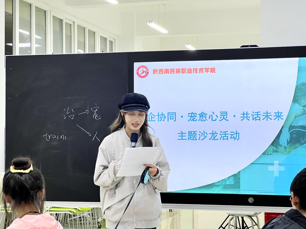 图5 学生代表进行分享.jpg