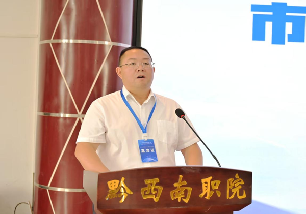 图片2.png（学院党委副书记、院长李光武主持会议）.png
